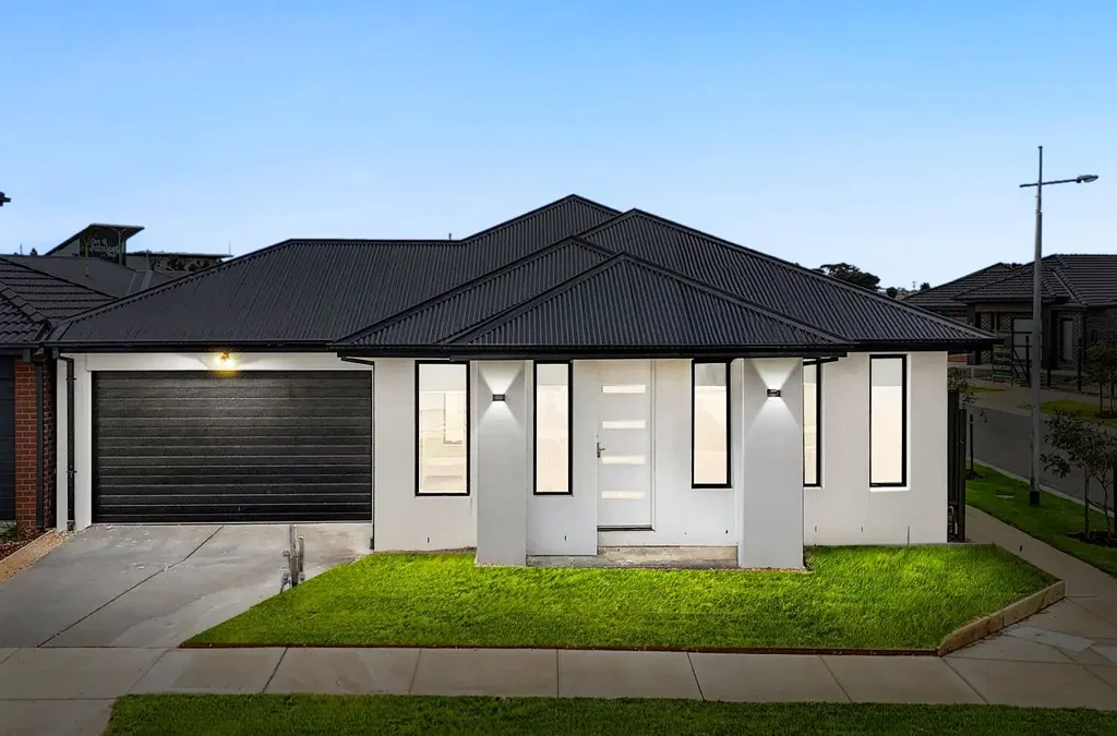Manor Lakes 4 Bedroom Modern Family Living in a Convenient Location