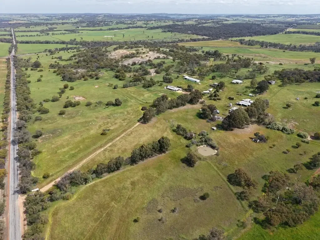 Dale A Unique Country Escape with Character and Charm     60.93ha (150.49acres)
