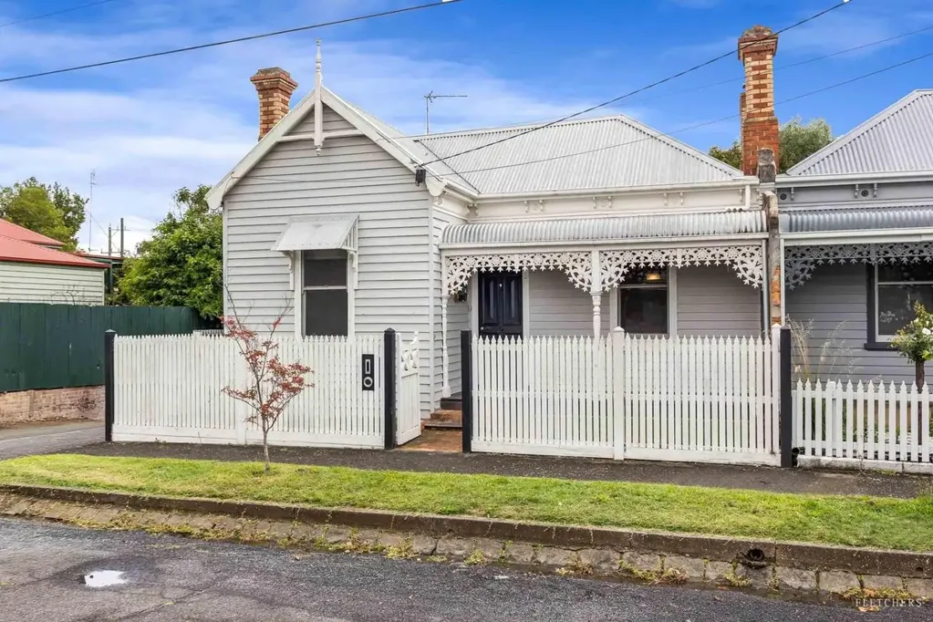 Golden Point 3房  Stylish Renovated Inner City Living!