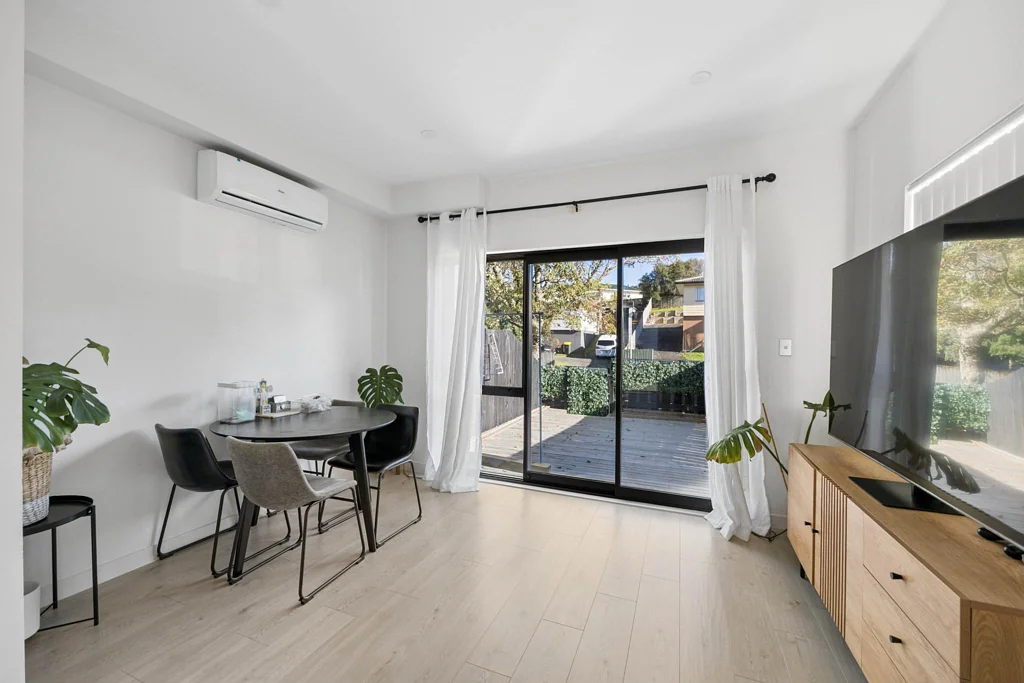 Modern 2 Bedroom Home in West Harbour