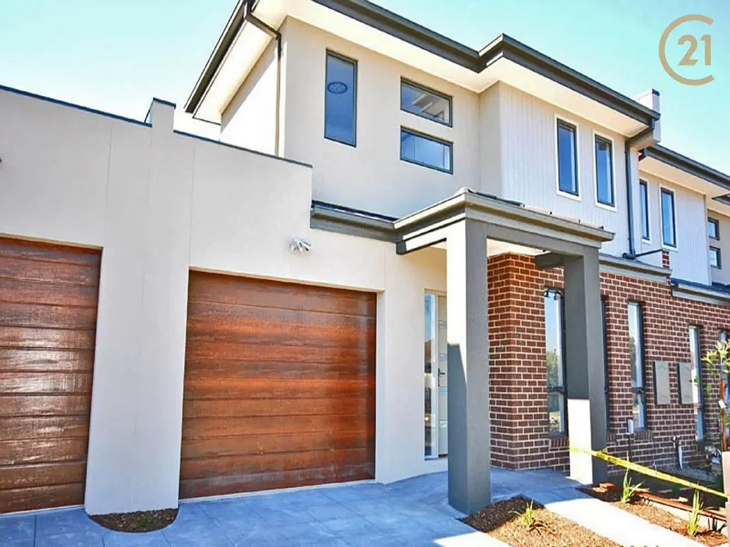 BEAUTIFUL, MODERN & SPACIOUS TOWNHOUSE!