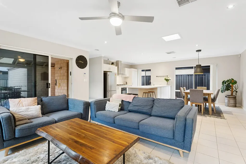 Aveley 3 Bedroom Stylish Family Living on Elevated Bushland Views Block