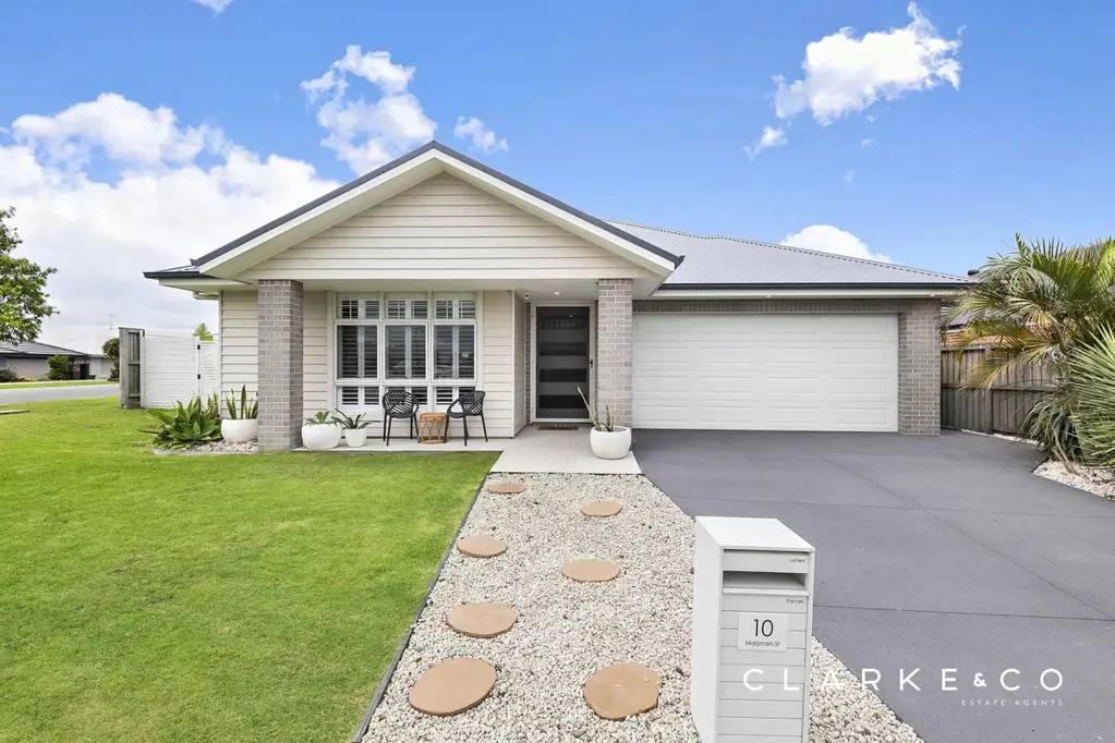 Chisholm 4Moenga CONTEMPORARY COMFORT IN WATERFORD ESTATE!