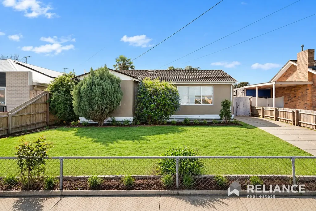 Werribee 3Kwarto Space, Charm & Convenience | A Werribee Gem on 546m²