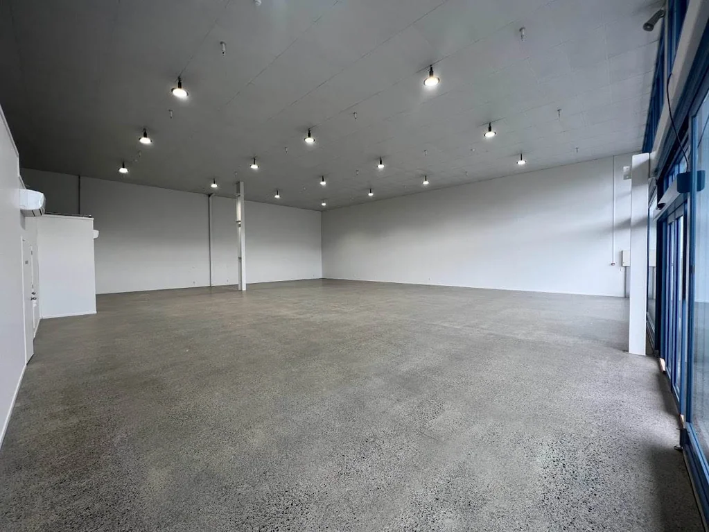 Mount Wellington HIGH PROFILE 327M² SHOWROOM / TRADE RETAIL