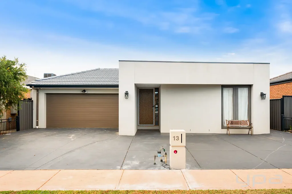 SPACIOUS FAMILY HOME IN A SOUGHT-AFTER LOCATION!