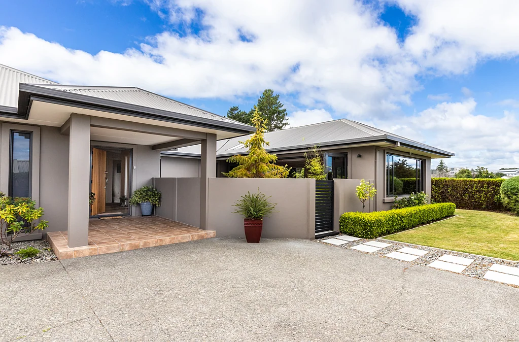 Hilltop 3房  A Truly Special Family Home at 14 Birchwood Lane, Hilltop