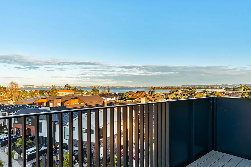 Hobsonville 2ห้องนอน Elevated Views, Unbeatable Convenience