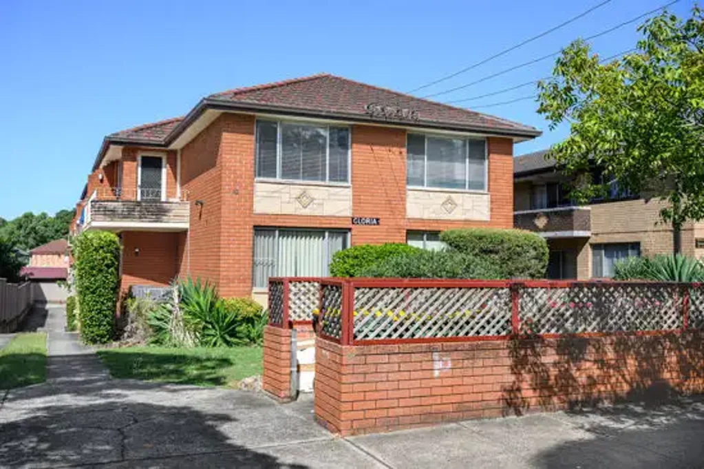 Homebush West 1房 绿树街道单卧公寓 现代浴室大型厨房 车库近学校市场 A Great Starter First Home Buy