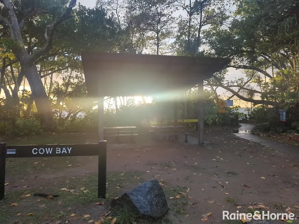 Cow Bay Outstanding 2.5-Acre Off-Grid Rainforest Retreat with Year-Round Creek
