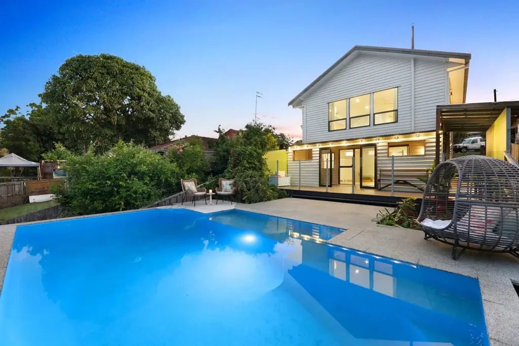 Southport 3房  Elevated Church Conversion - All-Ensuite Luxury Overlooking Nature 19 KERR AVENU