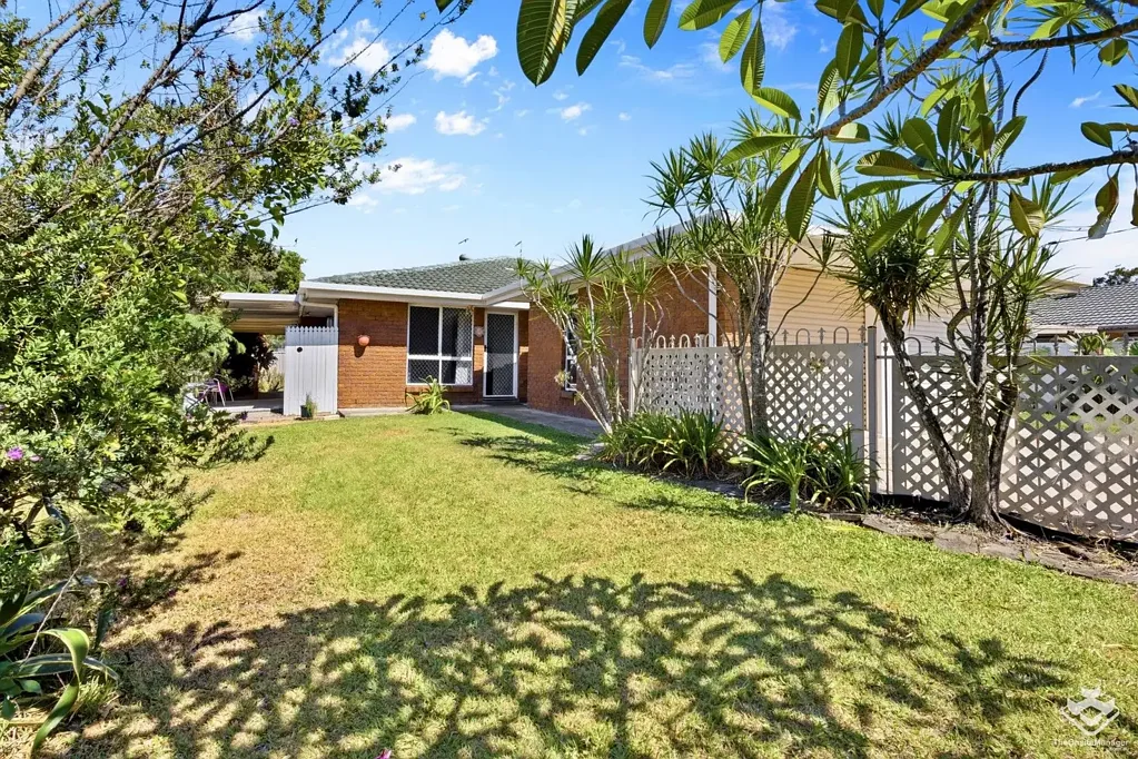 85 Government Road, Labrador, QLD 4215