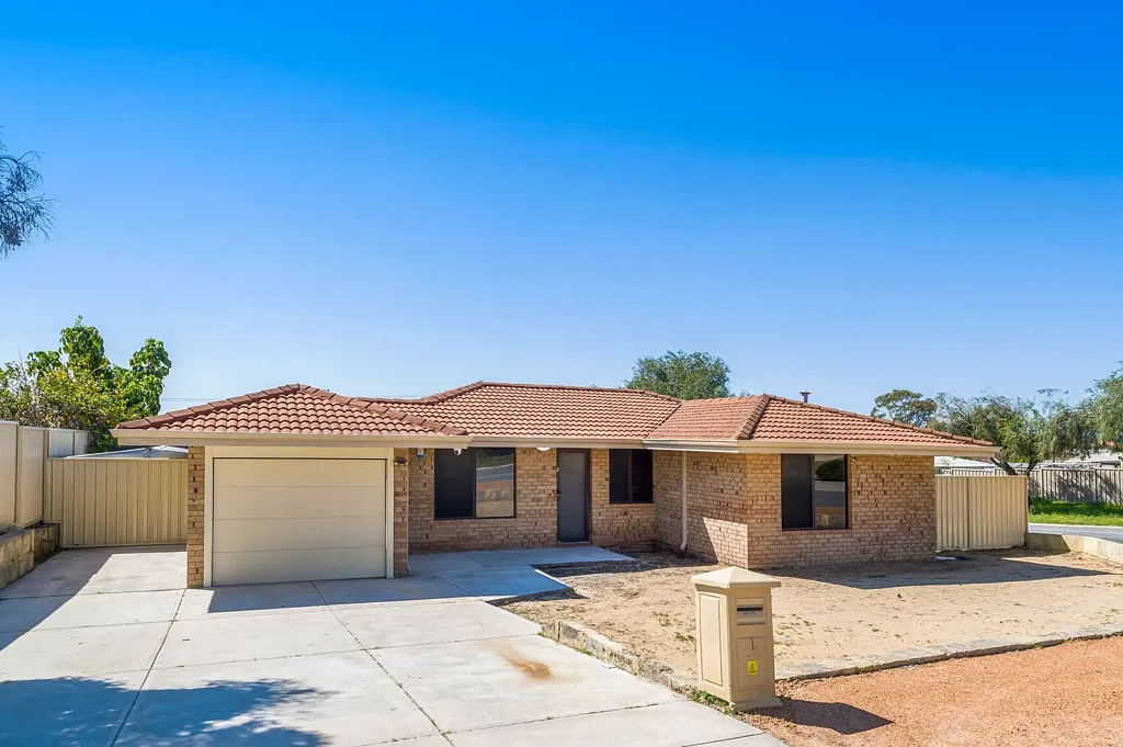 1 Hitek Court, Merriwa - Recently Renovated 4x2 with Solar & Low Maintenance Living