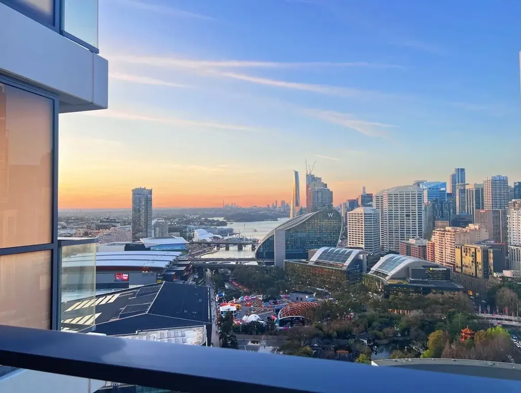 Two-Bedroom Luxury Apartment with Harbour Views in Darling Square