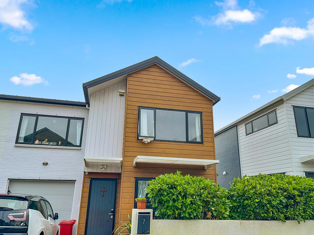 Family Gem close to Movies and Shops