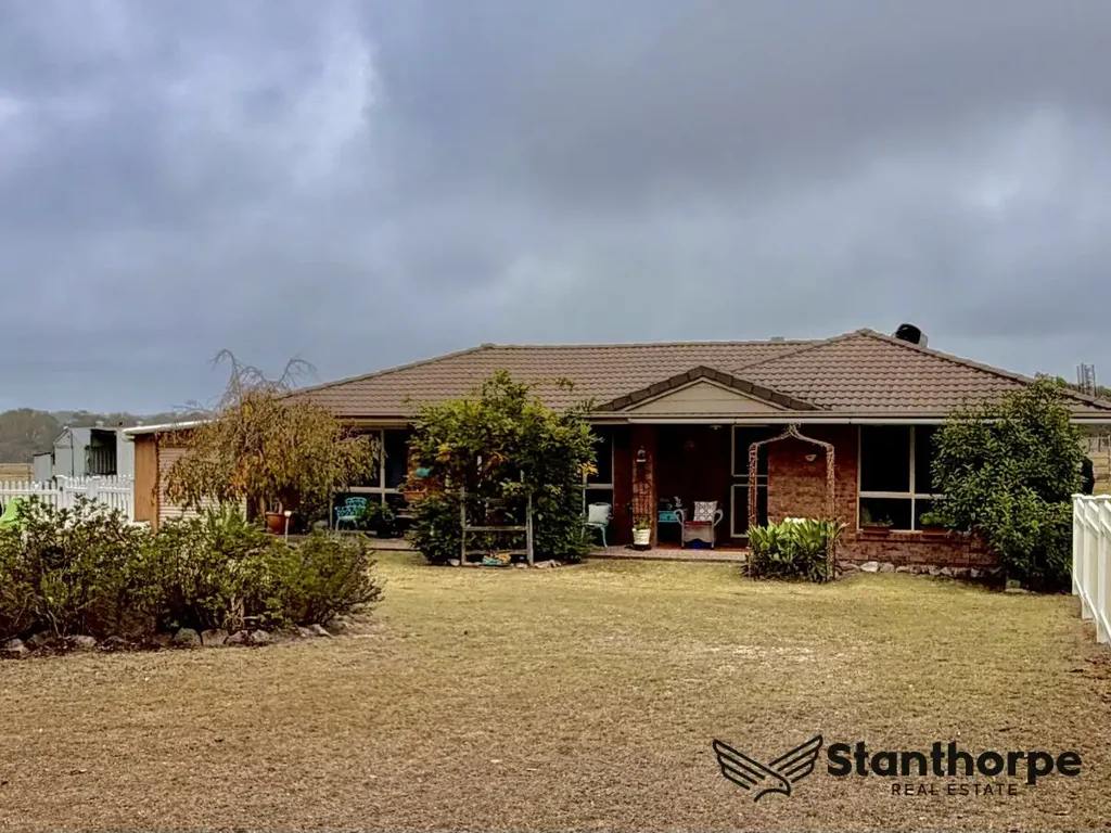 Glen Niven 4 Bedroom THE SUMMIT VIA STANTHORPE - 38.63 ACRES GREAT GRAZING, VIEWS & 4 BED BRICK RESIDENCE