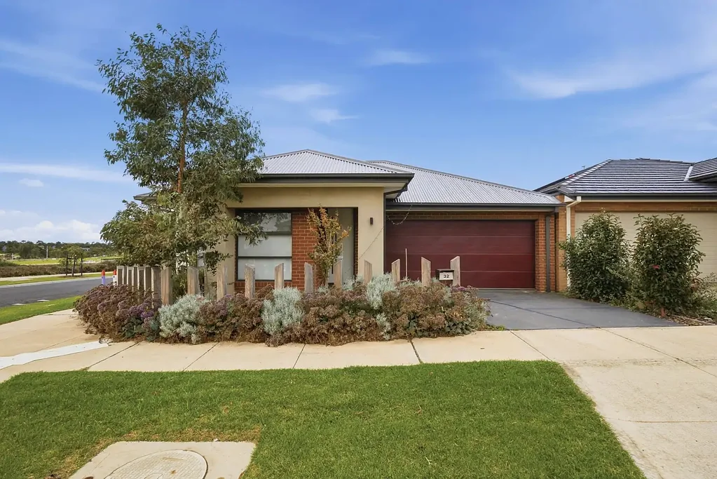 Home in Manor Lakes