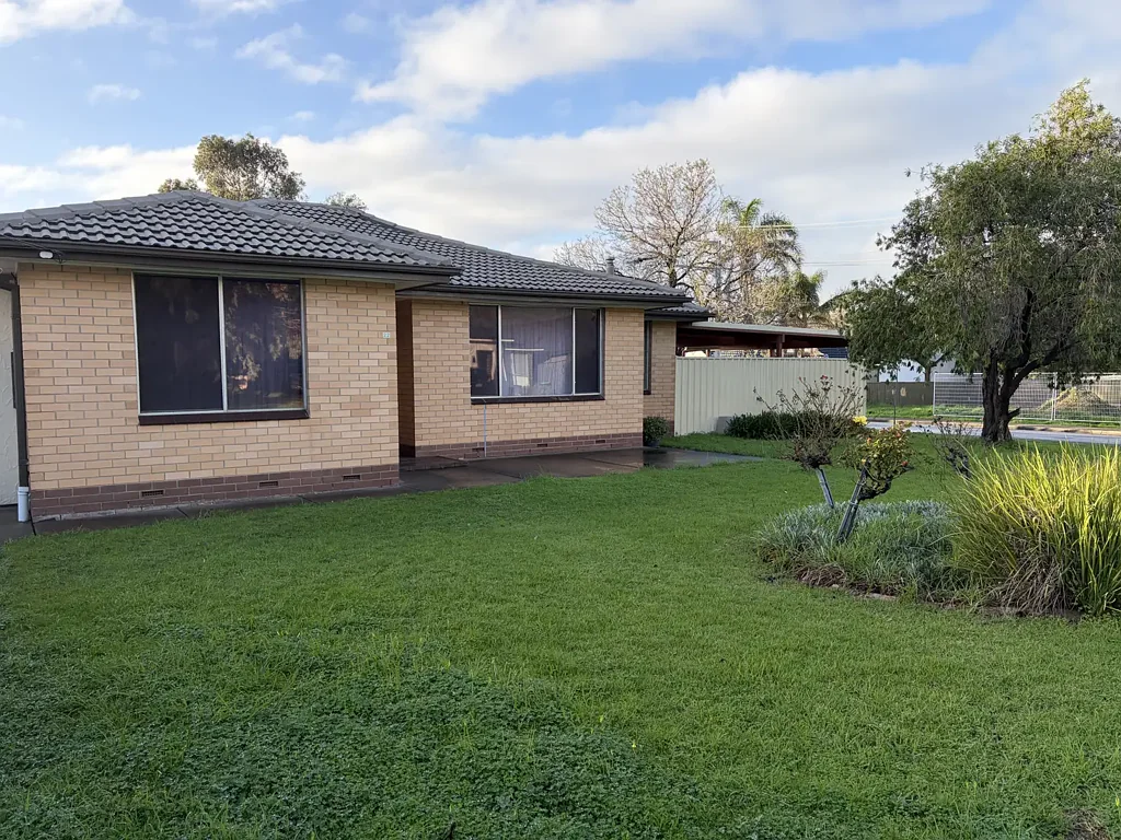 Comfortable Family Home with Solar Panels in a Convenient Location!