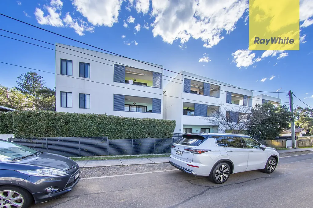 MODERN TWO BEDROOM UNIT IN THE HEART OF PARRAMATTA CBD