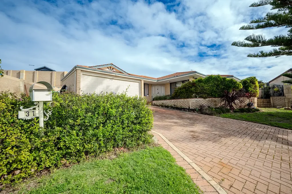 Mindarie 5Kwarto VERY SPACIOUS FAMILY HOME – IMPROVE & PROSPER!