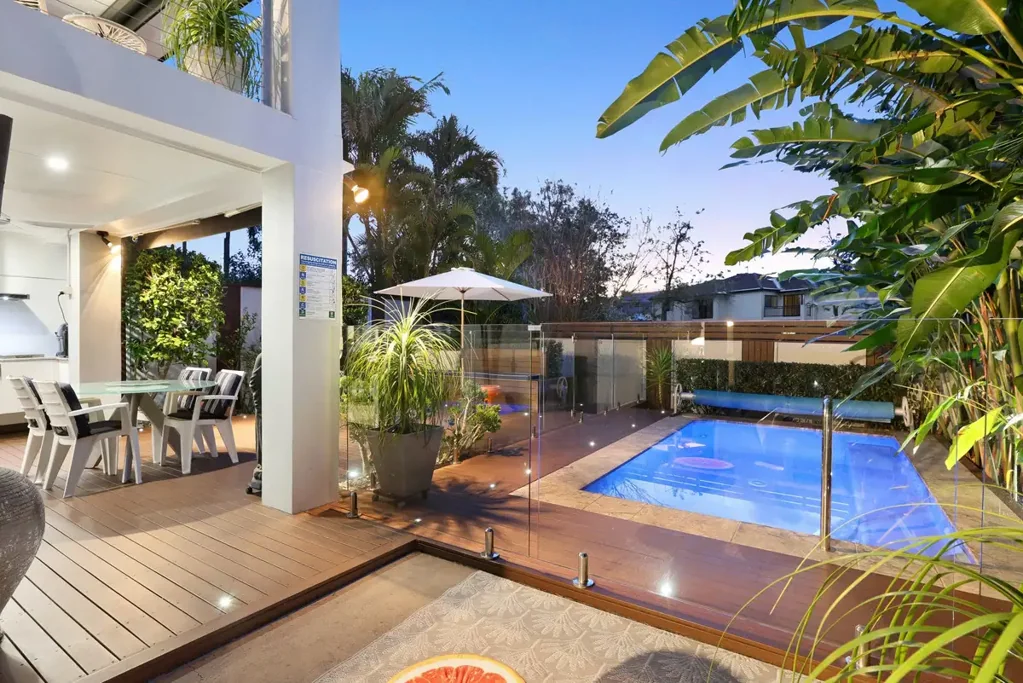 Southport 3部屋 RESORT STYLE LIVING IN THIS STUNNING DUPLEX