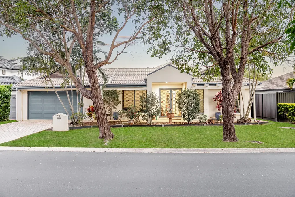 North Lakes 4Kwarto Spacious Family Living in a Peaceful North Lakes Pocket