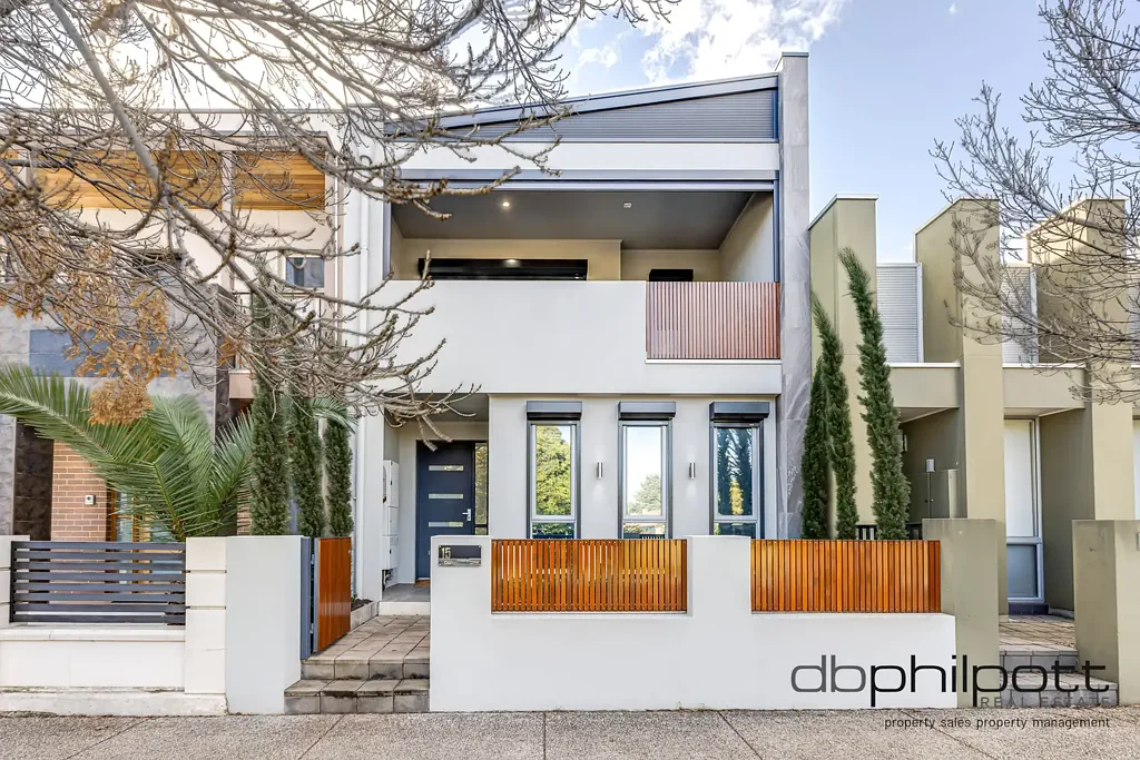Stylish & Spacious Townhouse Living in the Heart of Lightsview!