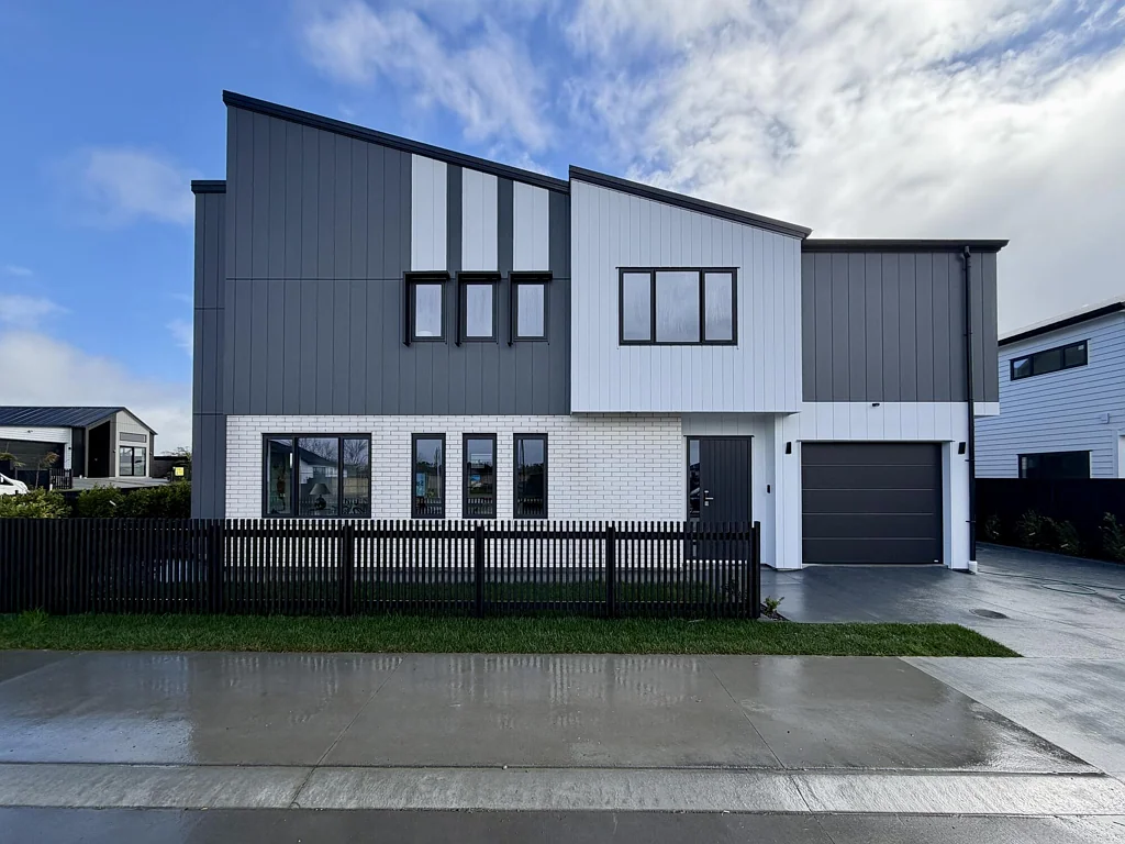 Milldale 4침실 Corner Contemporary Comfort, Made for Modern Life