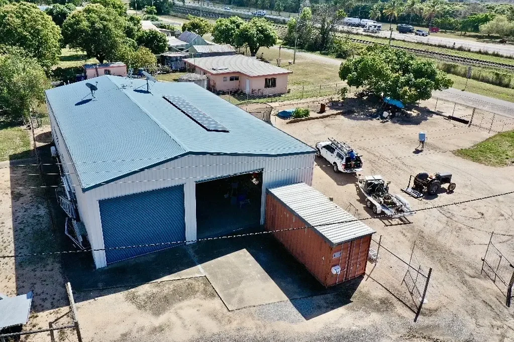 Gumlu Large Shed with Living Quarters - on 1576m2 Fenced Lot