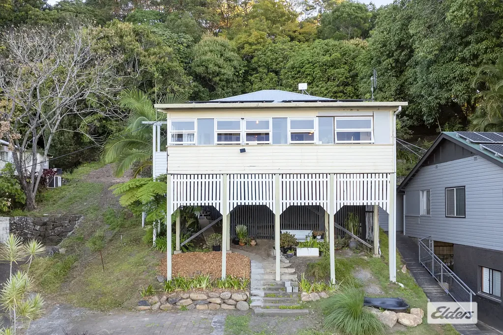 Restored Queenslander with Stunning Mountain Views