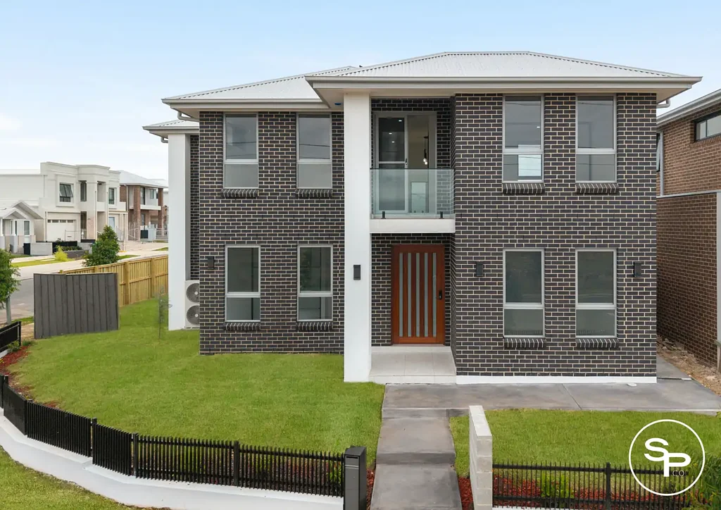 Oran Park 7Phòng ngủ Expansive Brand New Family Living In Sought After Marian's Mana