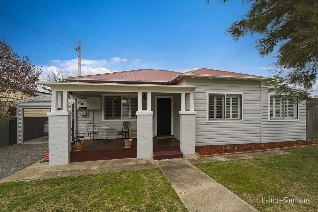 Armidale 3房  Spacious Family Living on a Generous 1,012 sqm Block
