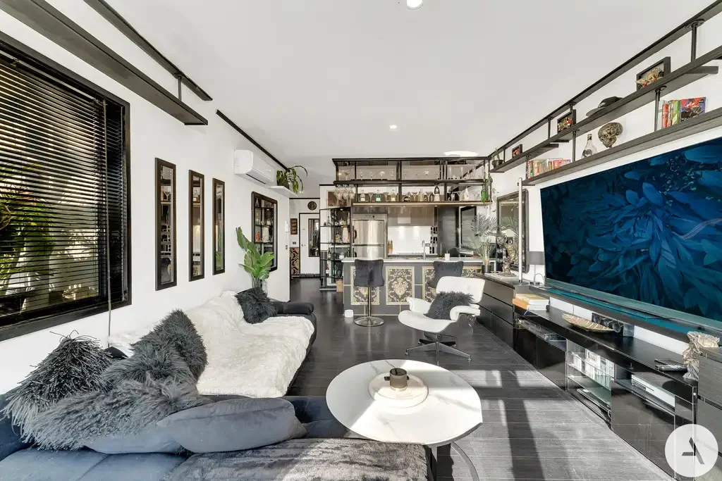 Harrison 2chambre Not Your Average Apartment - Incredible Value, Top Location, Packed with Personality!