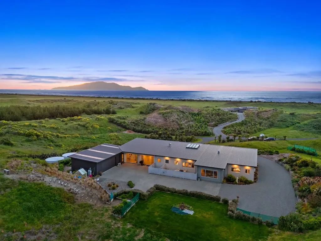 Te Horo 3房  Secluded & Spacious | Modern Coastal Escape