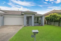 2/16 Varuna Court, Rothwell