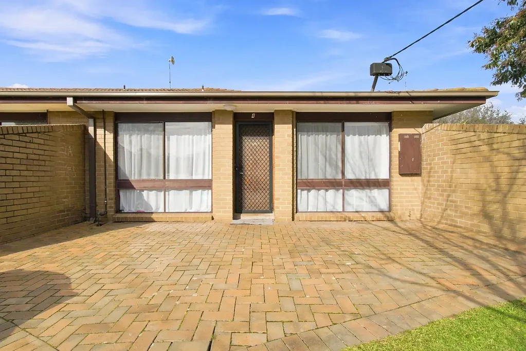 Traralgon 2 Bedroom SPACIOUS 2 BEDDER