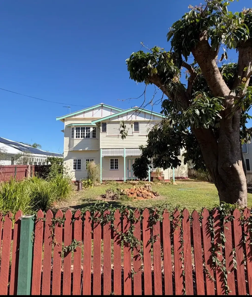UNIQUE 3 BEDROOM HERITAGE HOME BRIMMING WITH CHARACTER AND CHARM + UPSTAIRS KITCHENETTE!