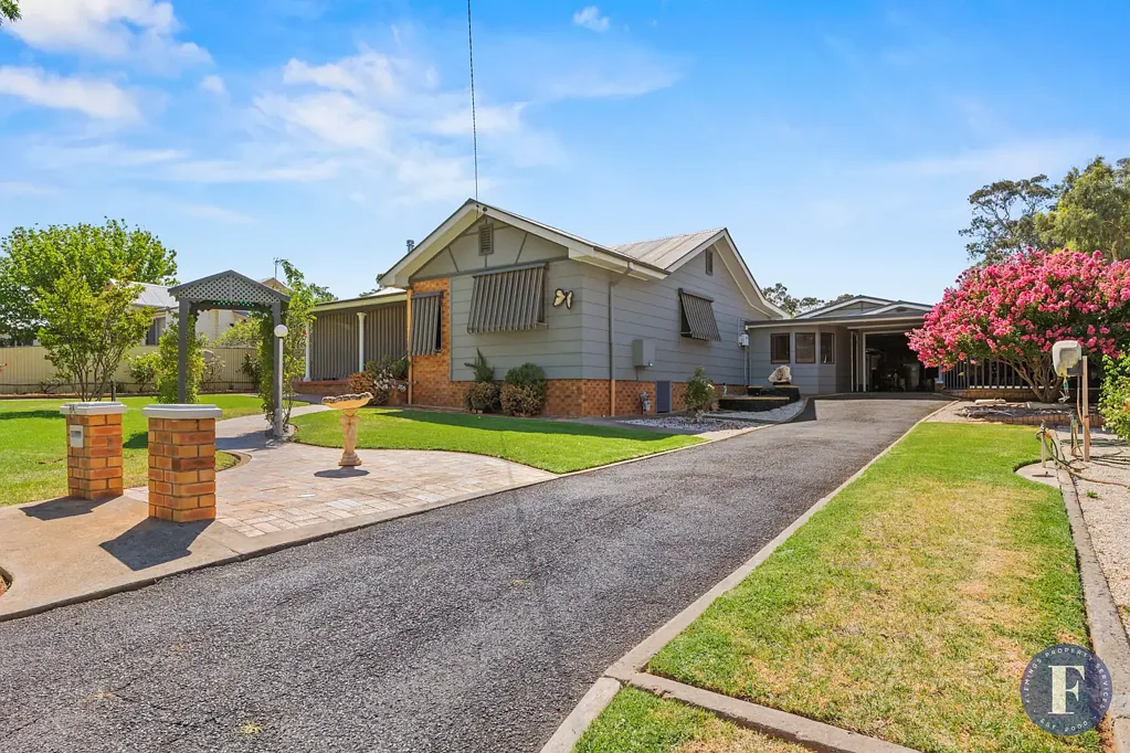 Cootamundra 3ห้องนอน Versatile Family Living with Impressive Shedding and Entertainment Options