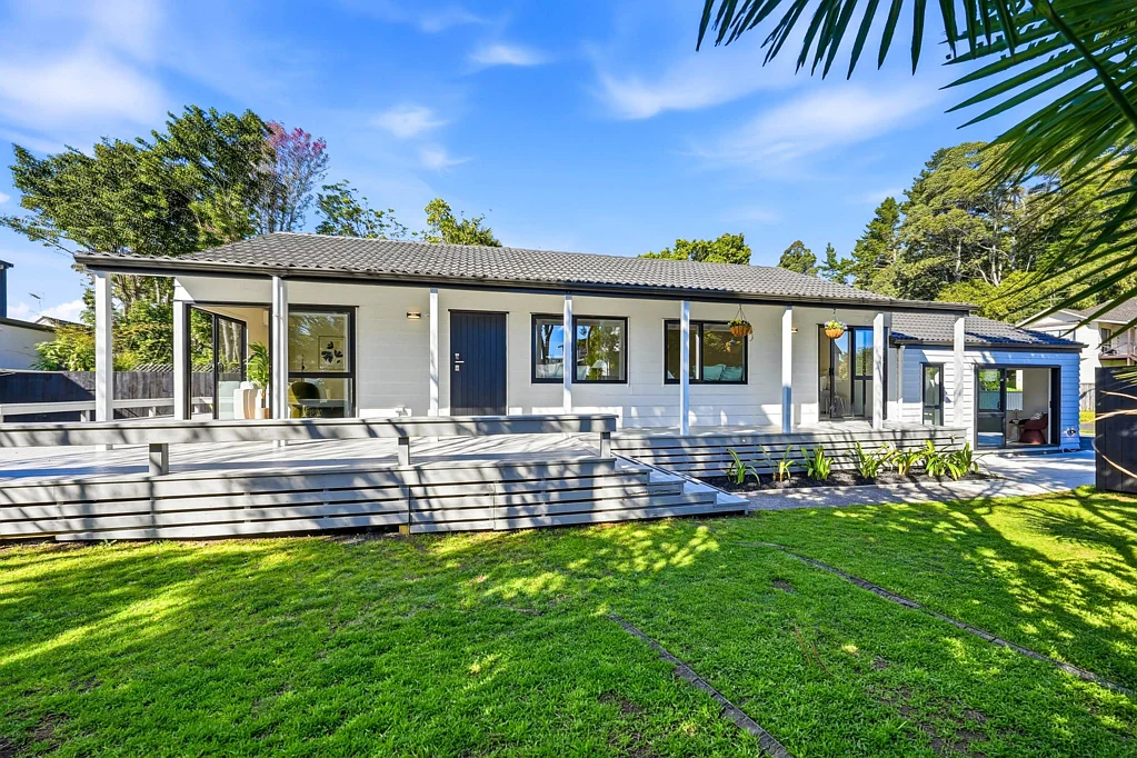 Half Moon Bay 5房  Renovated Home & Income in Macleans