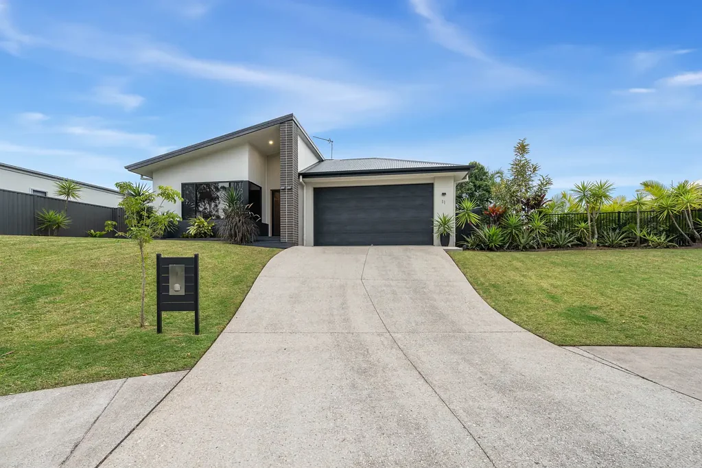 11 Myrtle Court, Mooloolah Valley, QLD 4553