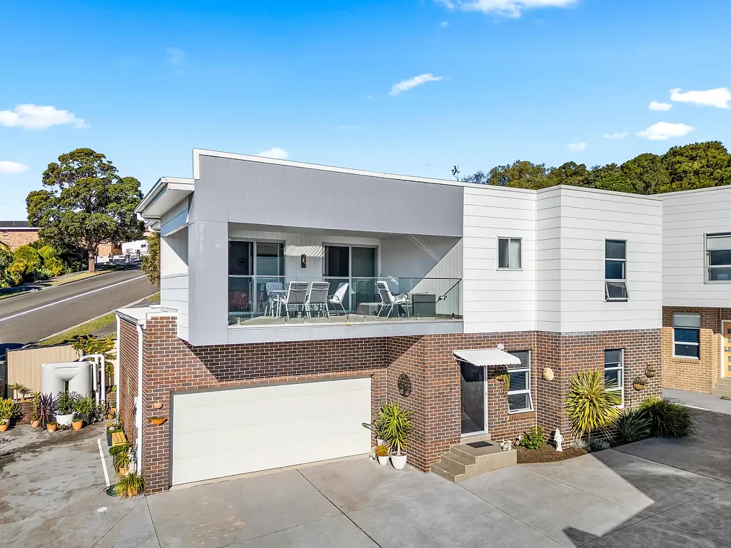 Blackbutt 4ਬੈੱਡਰੂਮ Elevated Family Living with Stunning Lake Views