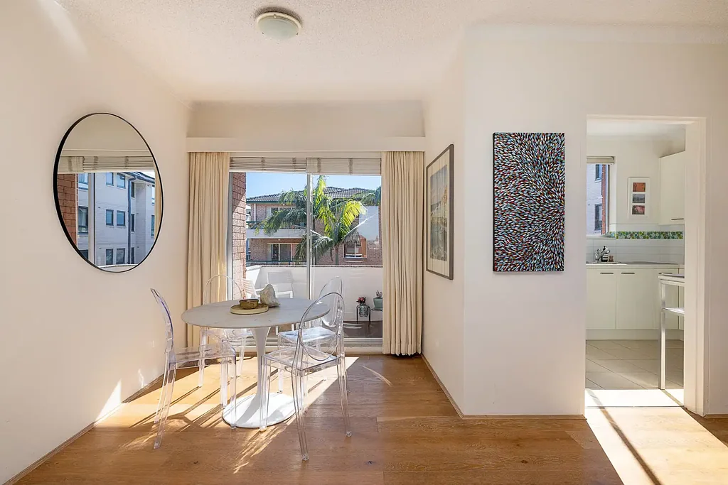 Randwick 3房  Immaculate three-bedroom apartment with lock-up garage
