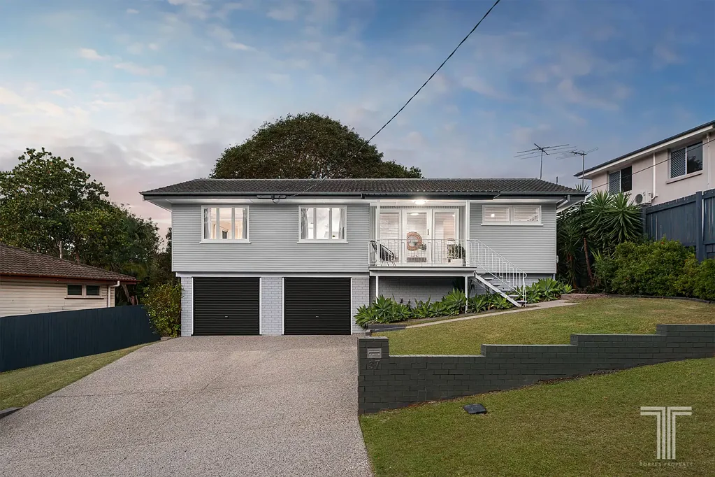 37 Pareena Crescent, Mansfield, QLD 4122