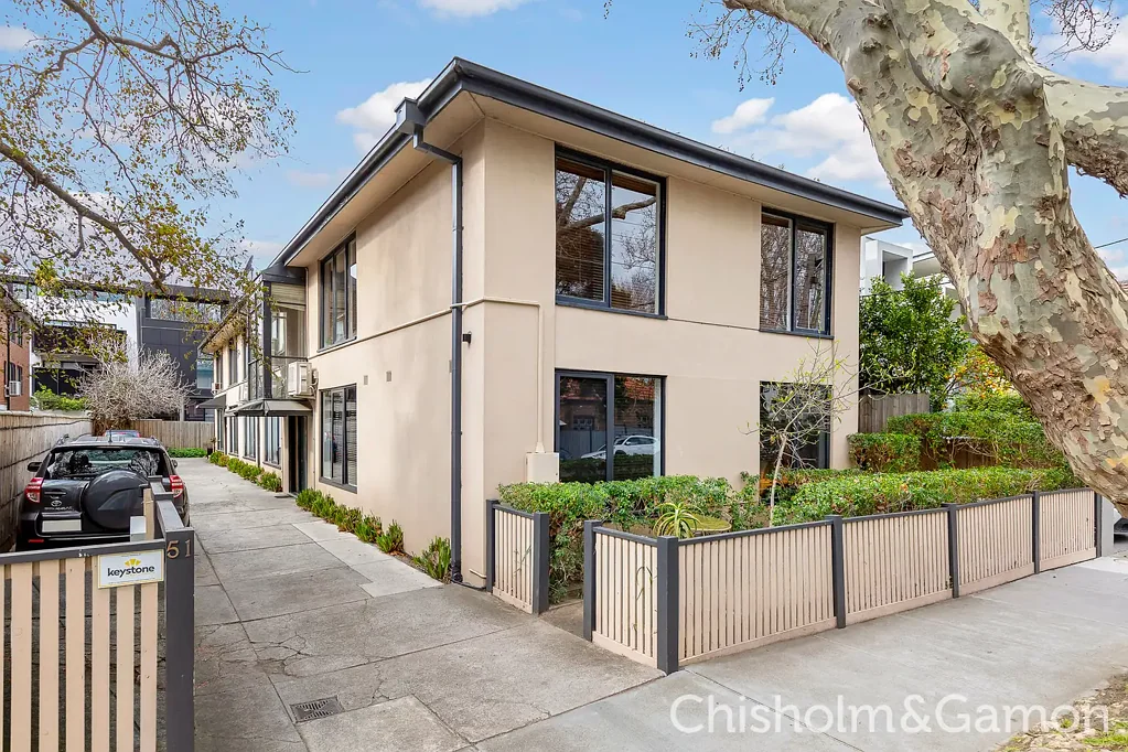 Elwood 2침실 Bright Beachside Base on a Stunning Tree-Lined Street