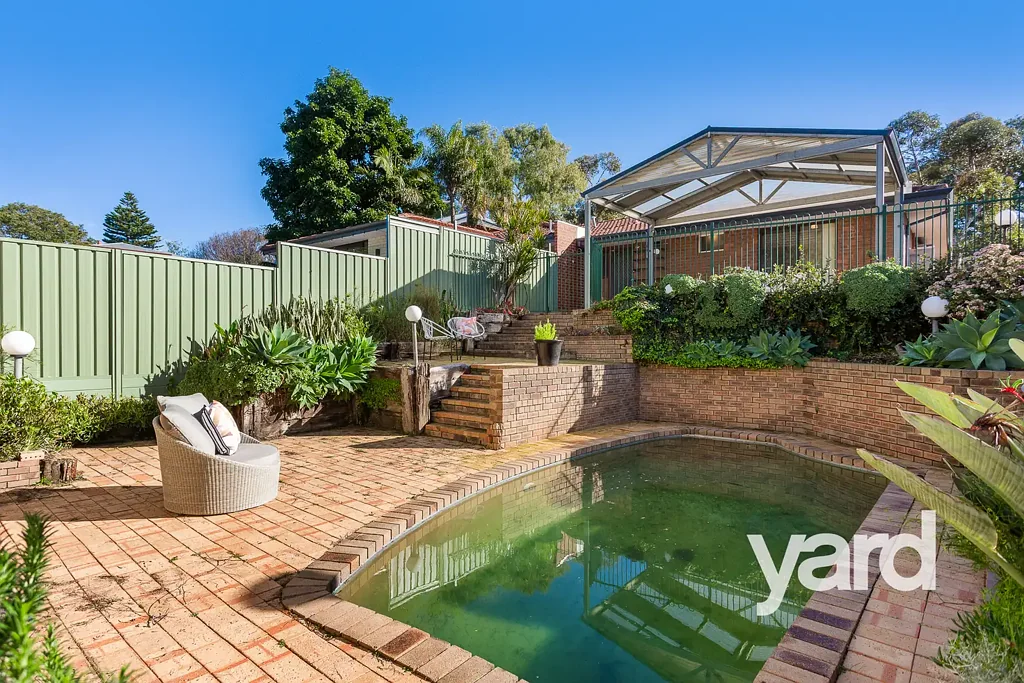 East Fremantle 3房  Groovy 70's Street Front Home