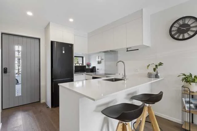 Glen Eden 3Phòng ngủ Modern Living, Low Maintenance, Priced to Sell!