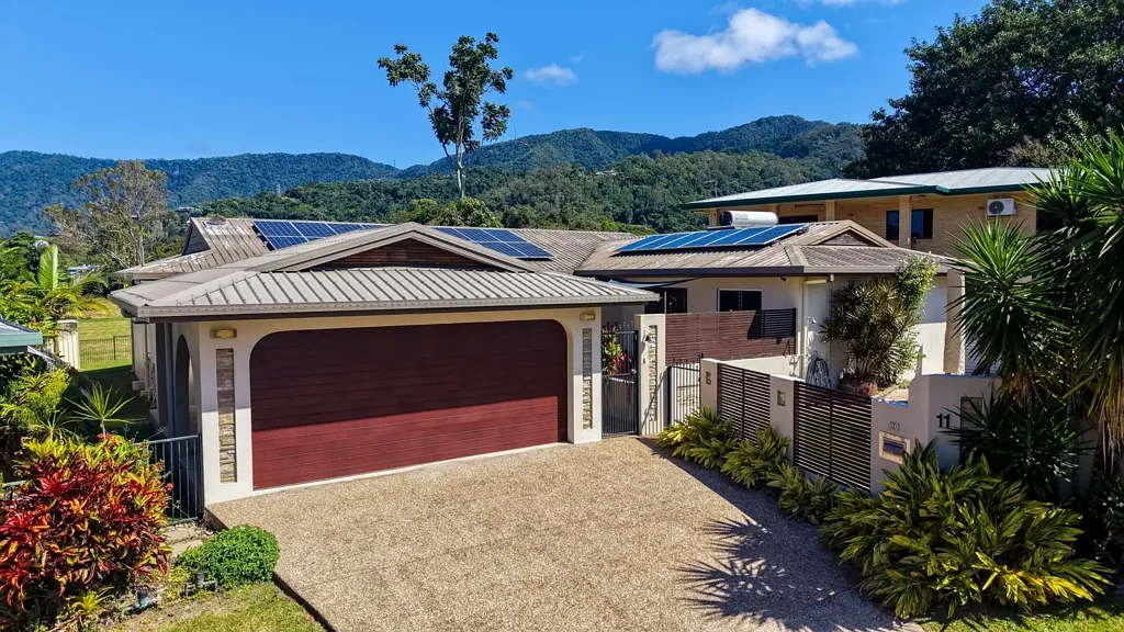 Mooroobool 4कमरा Spacious family living with granny flat and pool