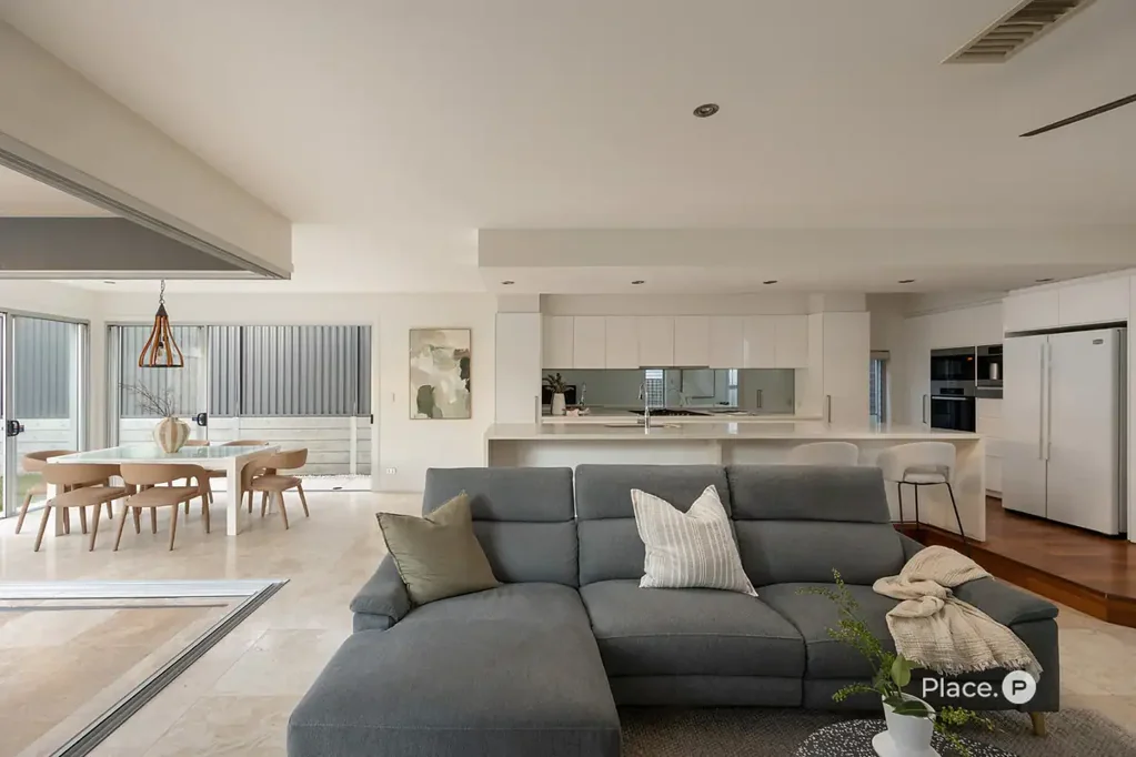 Yeronga 5Kwarto Light, Space and a Riverside Family Lifestyle