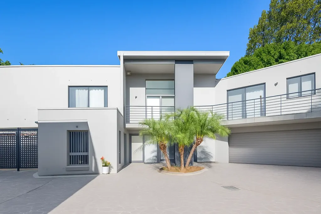Shoal Bay 3 Bedroom Prime Coastal Location