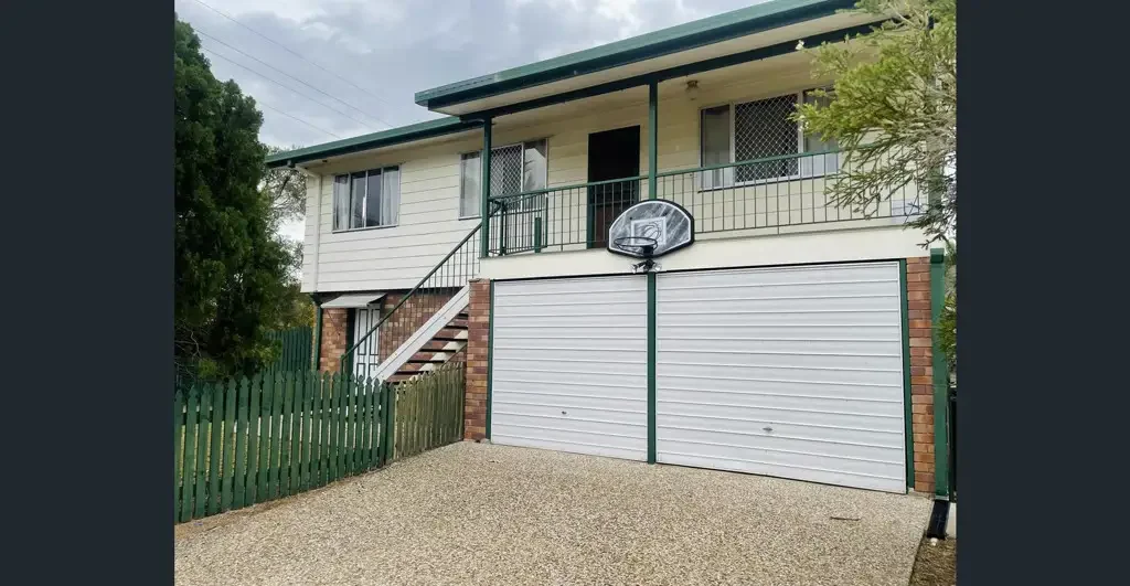 Norman Gardens 3房  Spacious High-Set Home with Rumpus Room and Powered Double-Bay Shed